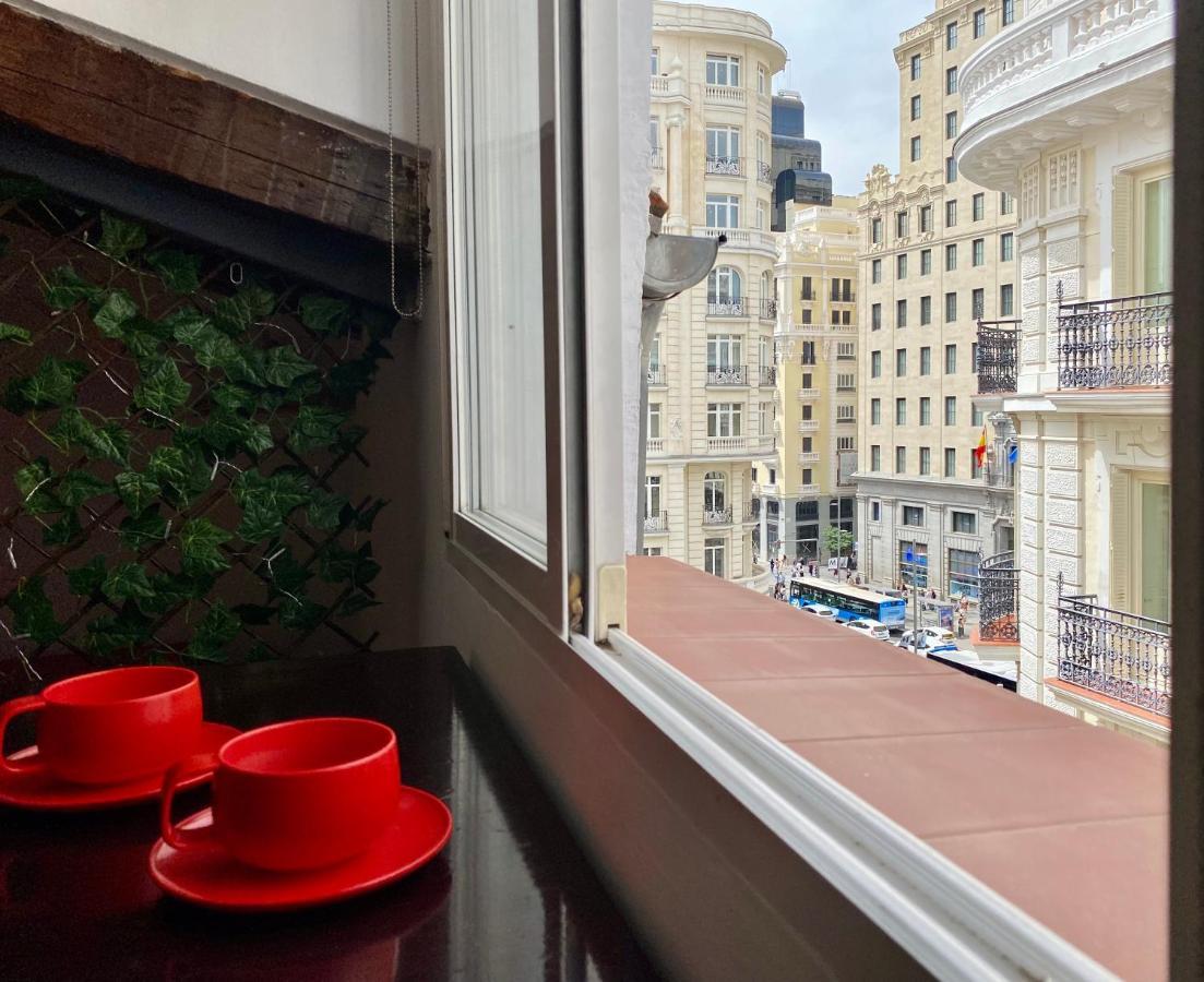 Charming Gran Via Attic Apartment Madrid Exterior photo