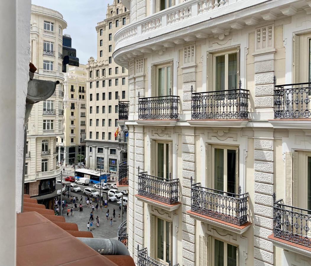 Charming Gran Via Attic Apartment Madrid Exterior photo